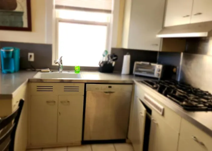 Cozy 1 Bed By The Park Apartment
